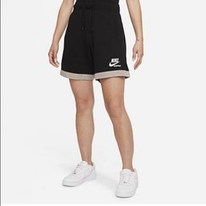 NIKE SPORTSWEAR SHORTS